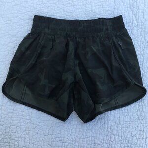 Lululemon Hotty Hot Short Lowrise size 6